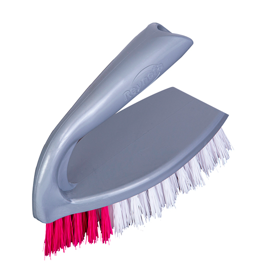 Cepillo de plancha Reynera con un mango ergonómico y práctico.