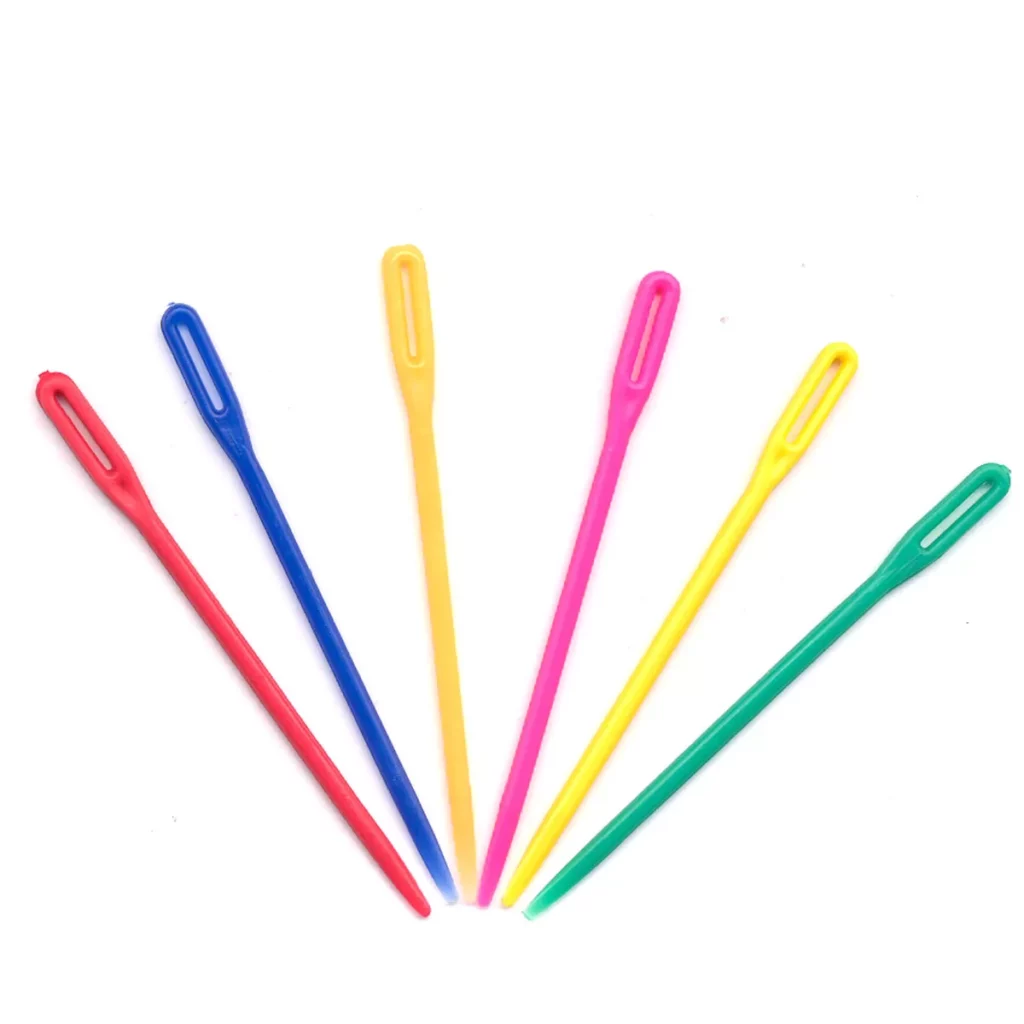 [2030627] AGUJA CANEVA PLASTICA ATADO DE 50 PZAS.