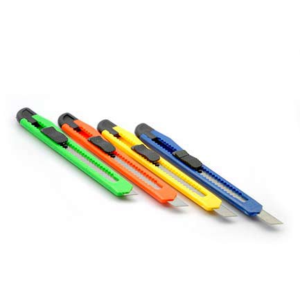 [CO-120] CUTTER CELICA PLÁSTICO CHICO 17CMS/NAVAJA 18MM